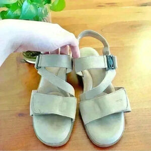 BeautiFeel Genuine Leather Sandals Cream Flats Open Toe,  Size US 6.5